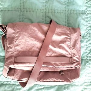 Lululemon on my level crossbody bag